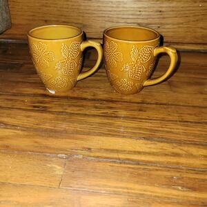 Temptations by Tara Old World Brown 2 Large Coffie Cups .